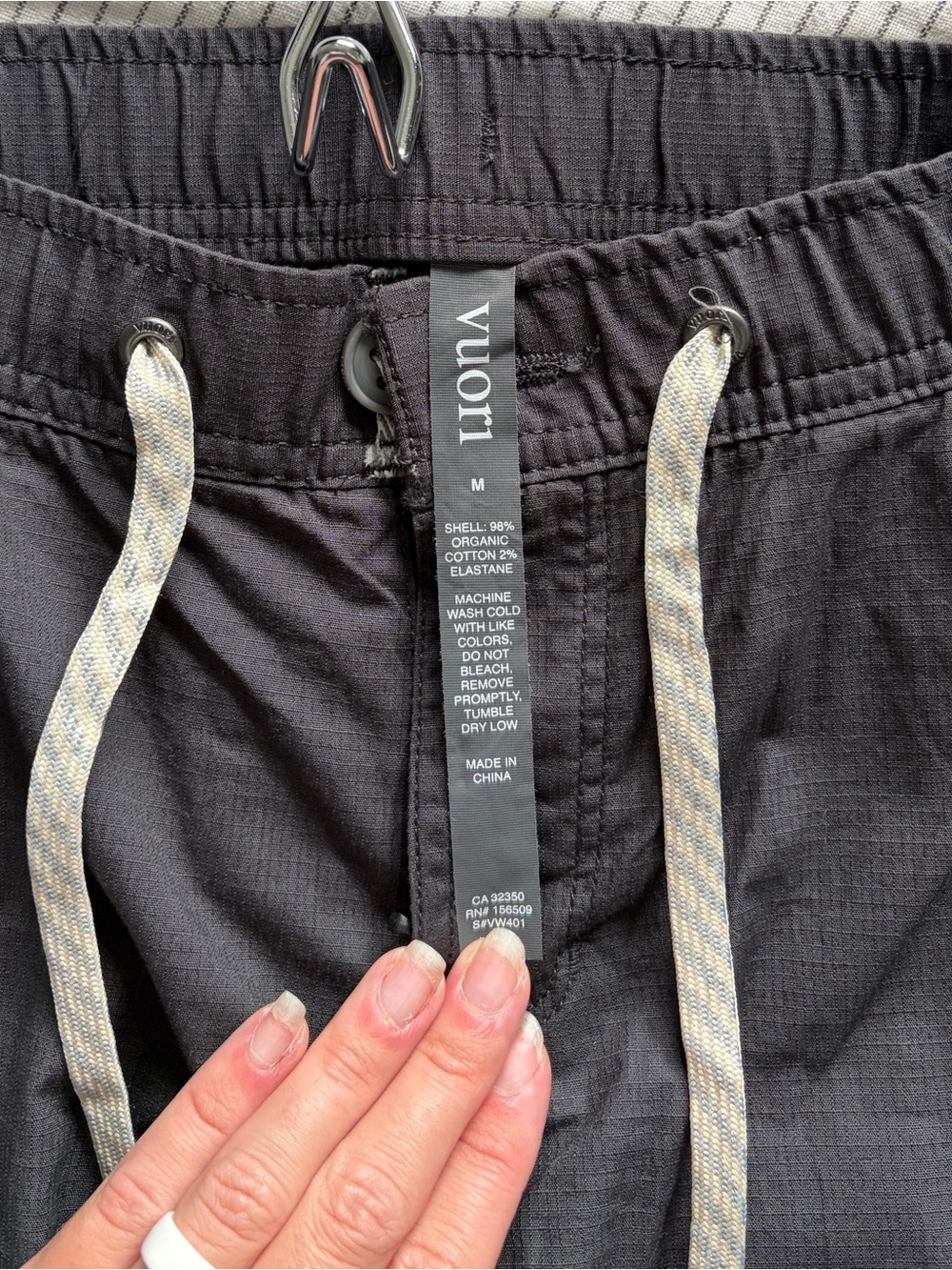 Vuori Women’s Ripstop Charcoal Outdoor Cargo pants medium